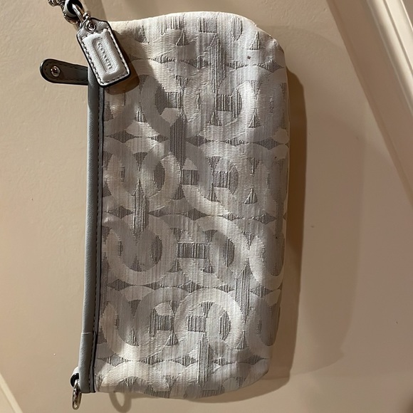 Coach wristlet - Picture 4 of 6